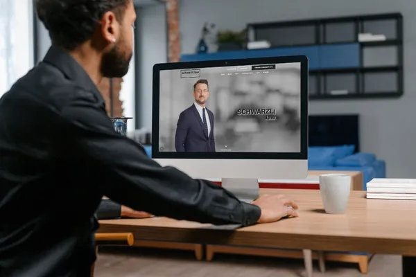 Screenshot: schwarzl.law – Professionelle Website für eine Rechtsanwaltskanzlei