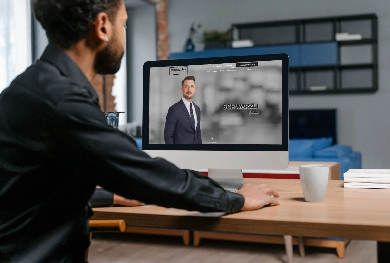 Schwarz.law Mockup Desktop Ansicht