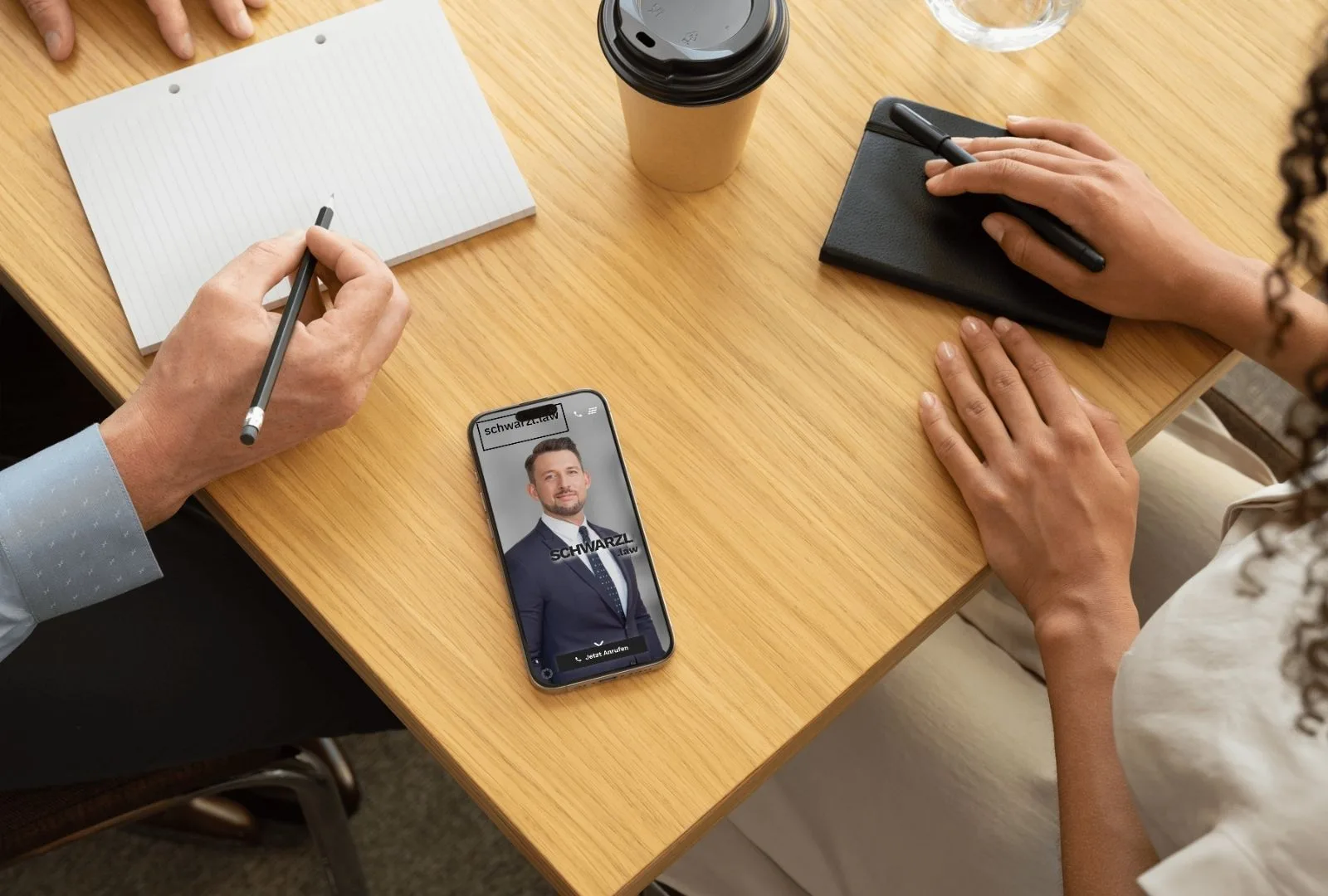 Schwarz.law Mockup Mobile Ansicht