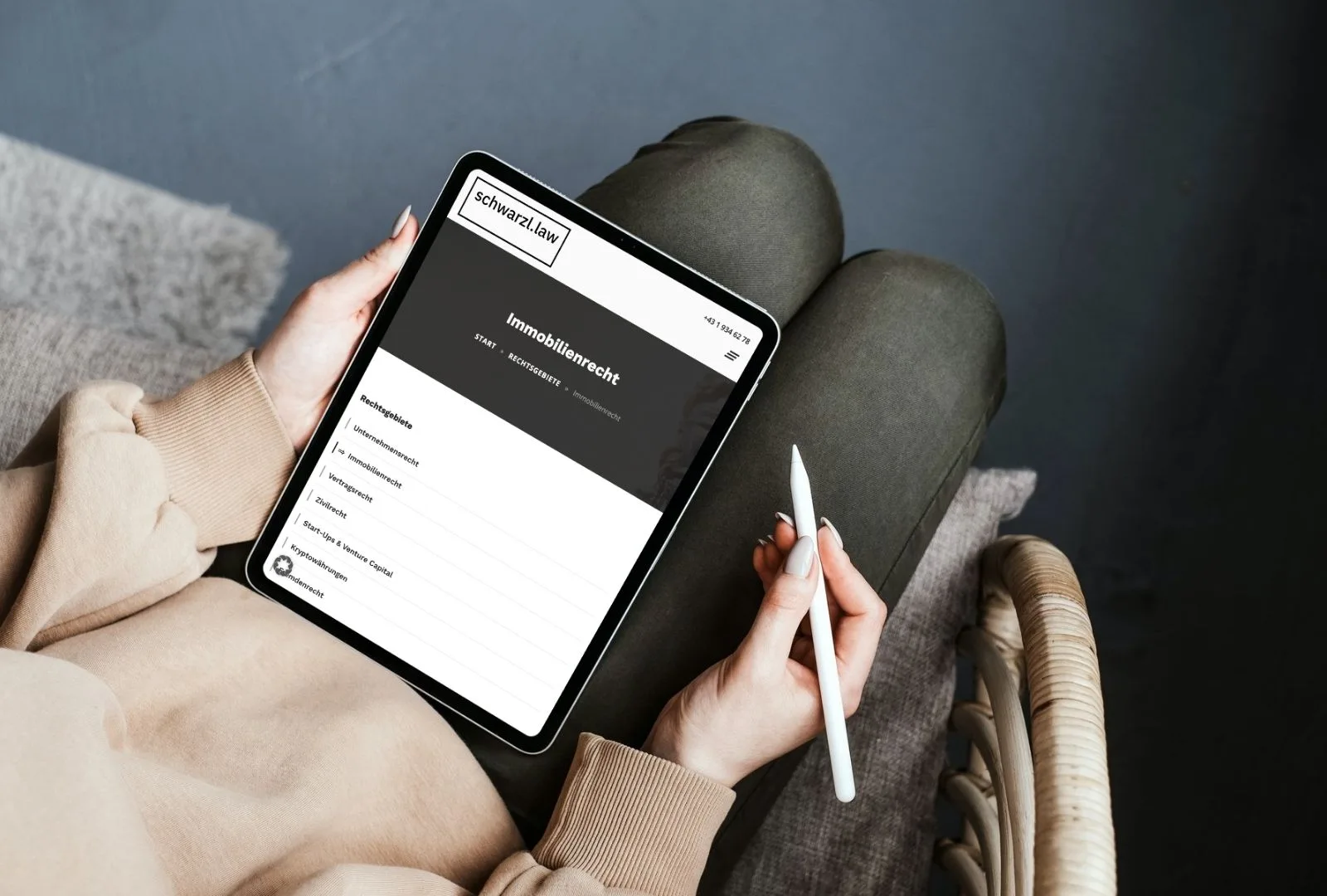 Schwarz.law Mockup Tablet Ansicht